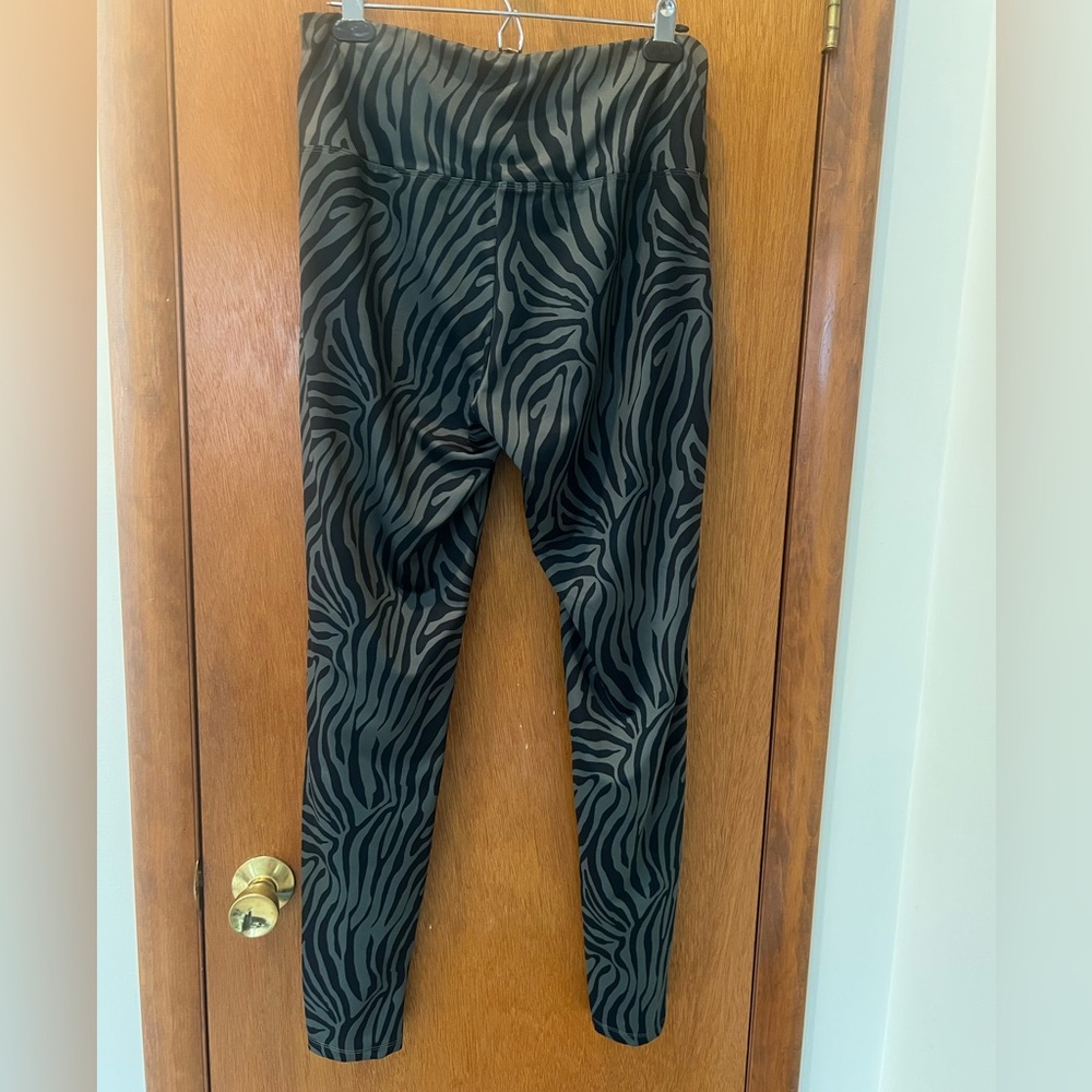 Ruby Ribbon sport ankle leggings In Olive And Black High Waist Zebra